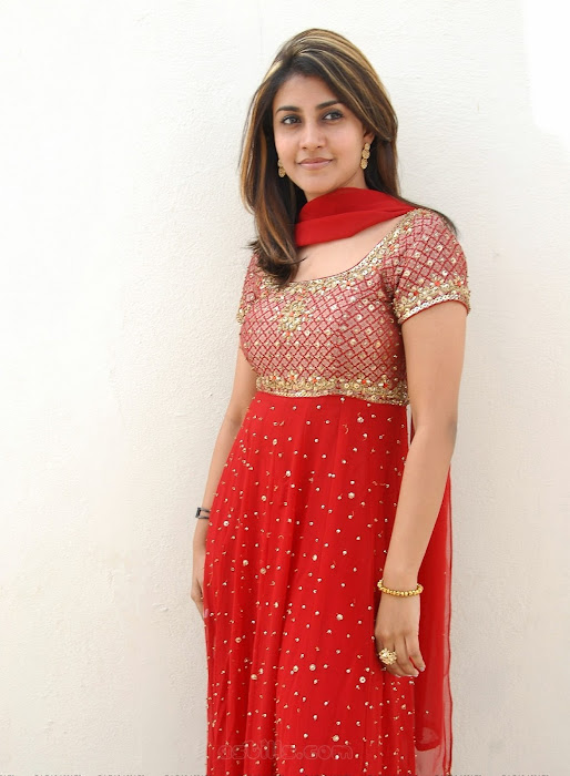 kausha rach in red dress actress pics